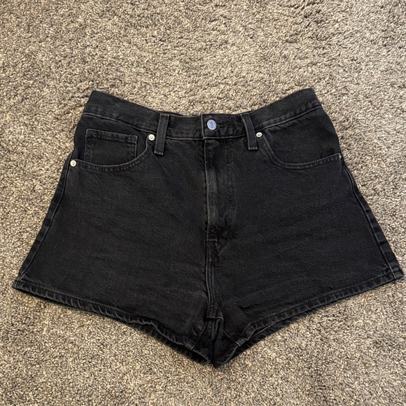 Levi's Black High Waisted Mom Shorts - Picture 1 of 5